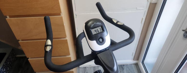 JLL IC300 Indoor Spin Bike – 18kg Flywheel – Home Gym Exercise Bike l spinning bike 