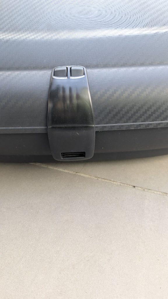 Artplast 320L Roof Box with EXODUS AERO BARS A108 and Foot pack fp3