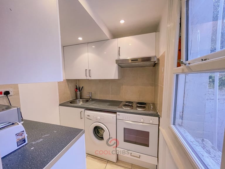  Newly refurbished studio flat on a quiet street, Westbourne Grove Terrace, Bayswater,W2.-Ref: 370