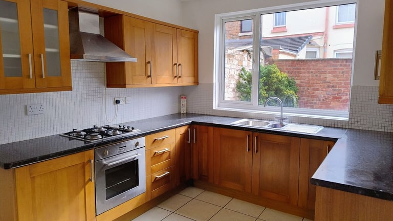 3 Bedroom unfurnished terraced property in Aigburth Vale, Liverpool, to rent