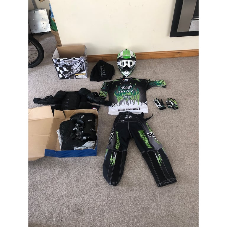 Full WULF SPORT moto racing gear for 8-10 year old