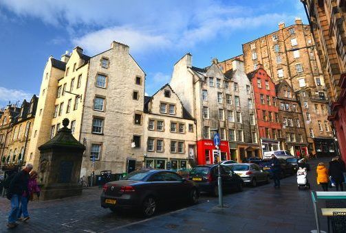 Excellent Location - Female tenant to live with a family