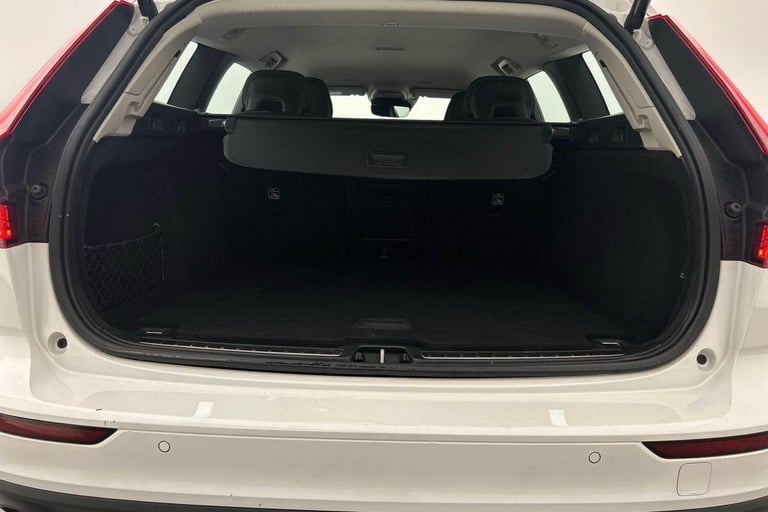 2022 Volvo V60 Momentum, B3 mild hybrid ESTATE Petrol/Electric Hybrid Automatic