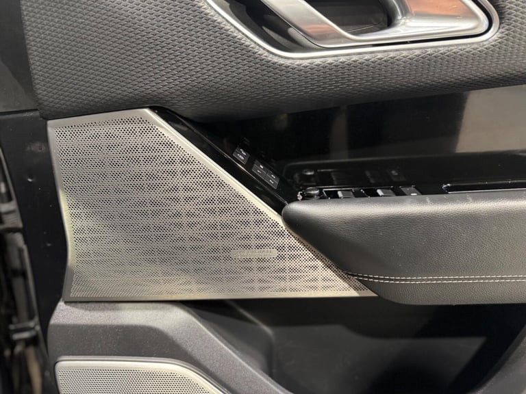 2018 Land Rover Range Rover Velar 3.0 SD6 V6 R-Dynamic SE Auto 4WD Euro 6 (s/s) 5dr ESTATE Diesel...