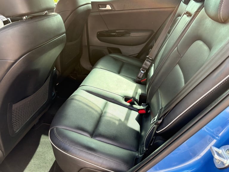 Kia Sportage 2.0 Diesel ISG 4 AWD Auto.Heated leather,reverse camera,pan roof