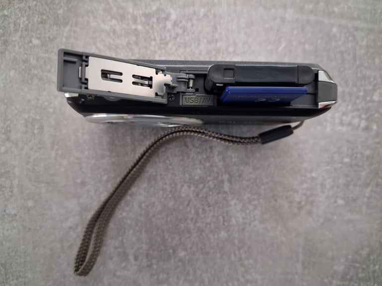 Casio Digital Camera Exilim EX-Z35 12.1MP Black C/W Case, Charger, Cards + More