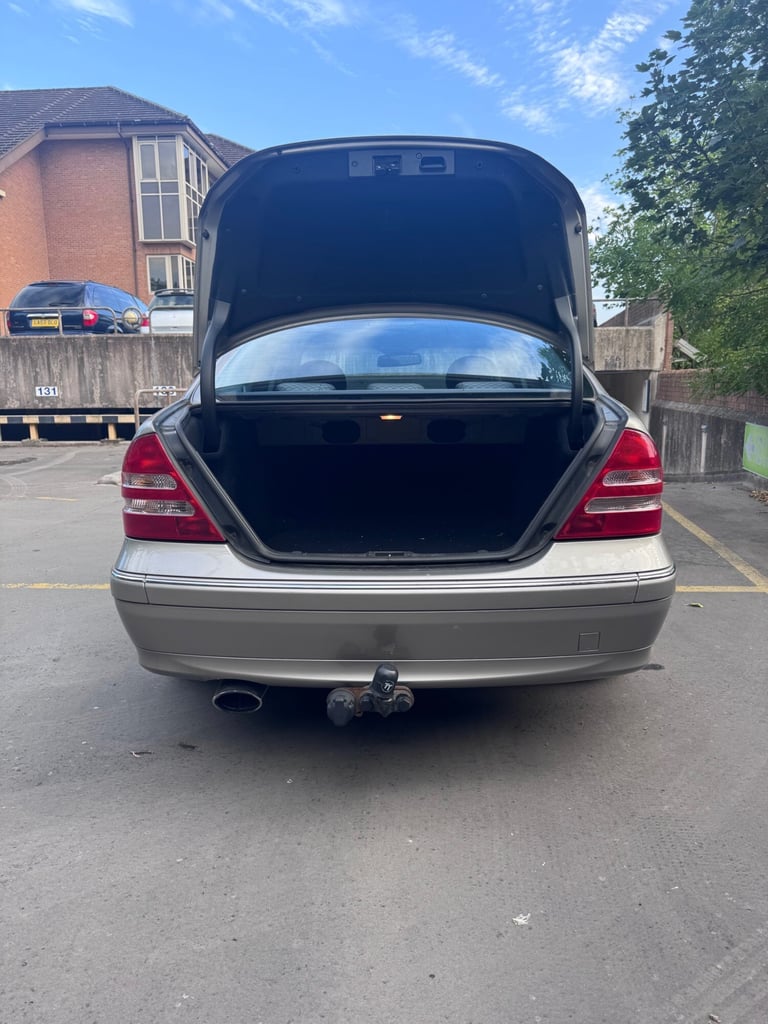 2003 MERCEDES-BENZ C CLASS C180K Avantgarde SE 4dr AUTO PETROL SILVER SALOON VGC