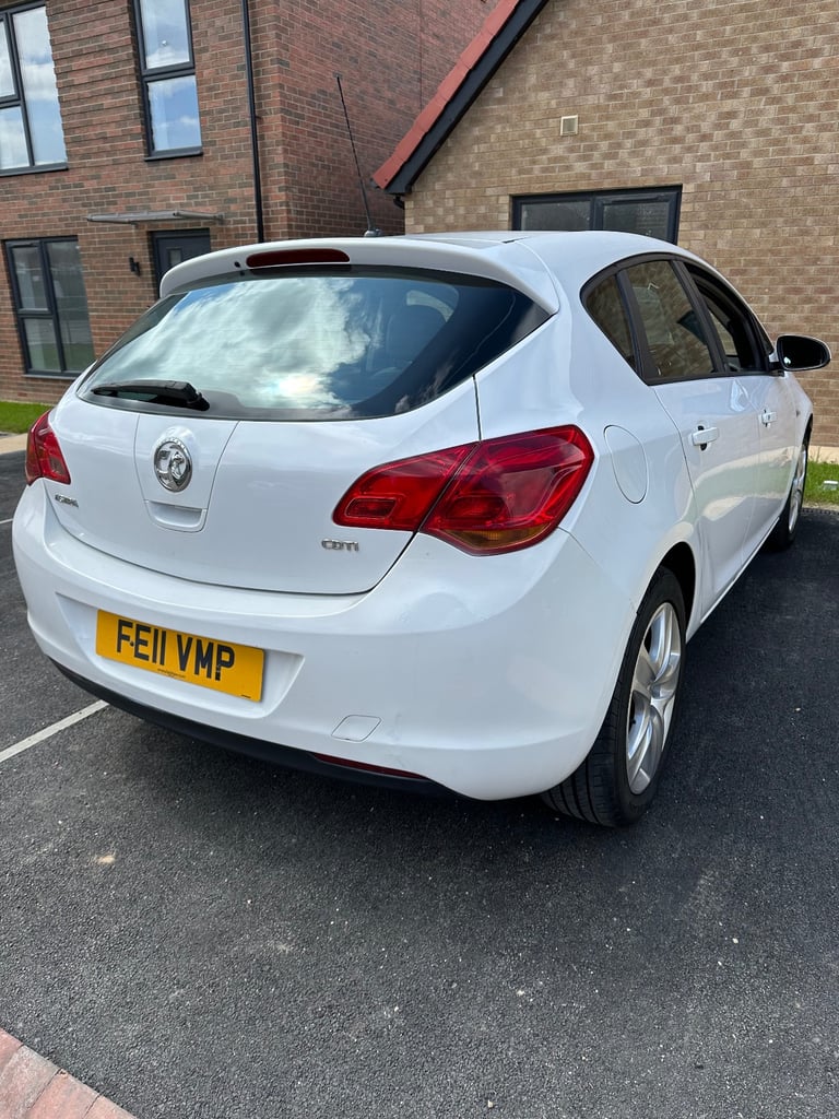 2011 Vauxhall Astra 1.7 Diesel 3 Months Mot Full Service Excellent Condition Car