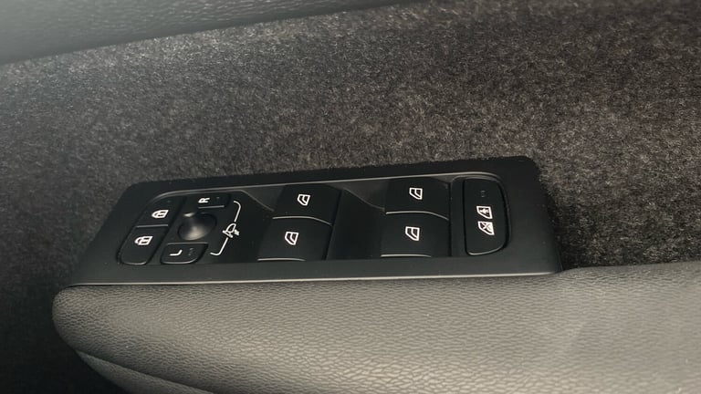 2024 Volvo XC40 2.0 B3P Ultra Dark 5dr Auto ESTATE PETROL Automatic