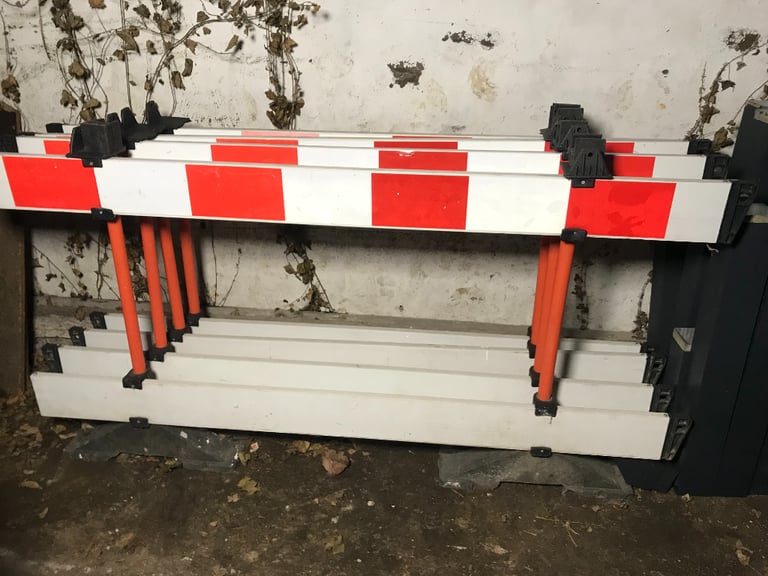 SECURITY TRAFFIC MANAGEMENT BARRIER