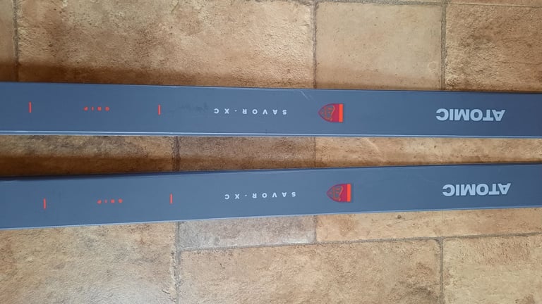 New Cross country skis with bindings