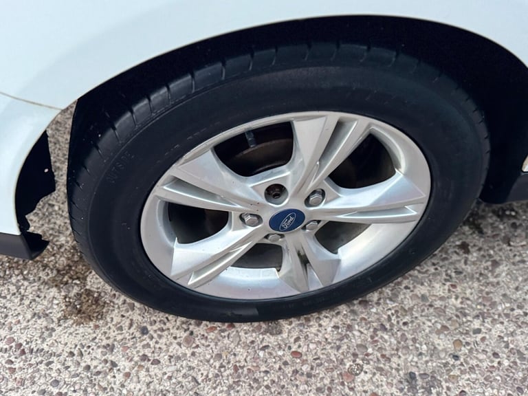 2012 Ford Focus 1.6 Zetec Euro 5 5dr HATCHBACK Petrol Manual