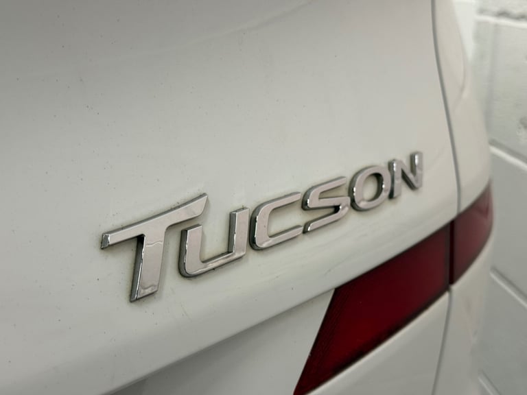 2018 68 HYUNDAI TUCSON 1.6 SE NAV CRDI 2WD MANUAL DIESEL WHITE EURO 6