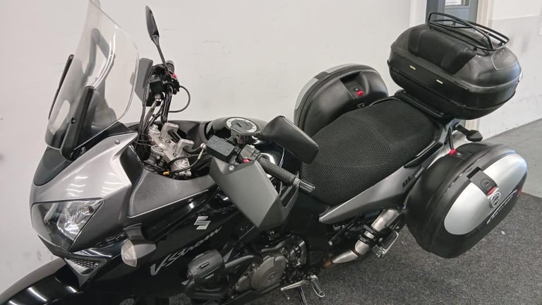 SUZUKI DL1000 ** MOT AUGUST 2026 - FULL LUGGAGE - ENGINE BARS **