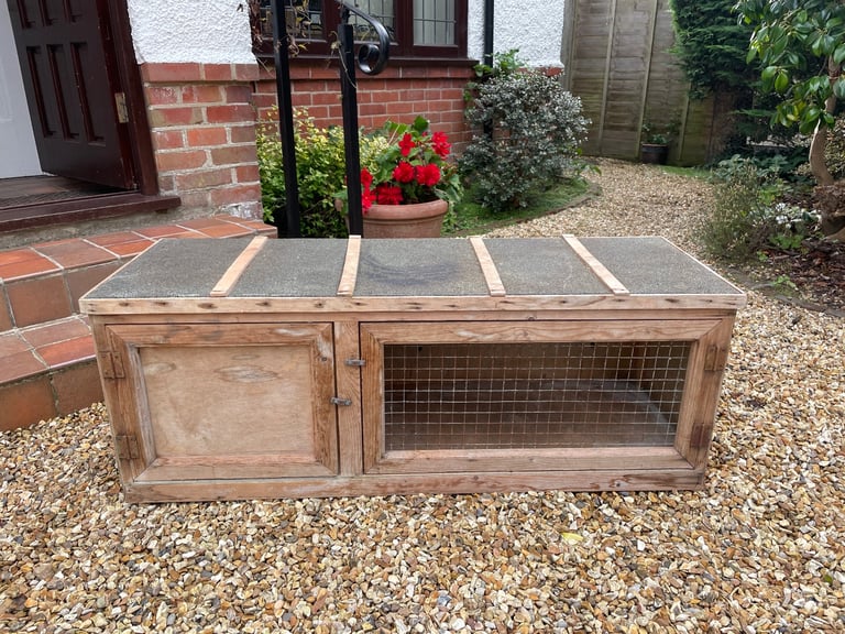 Rabbit hutch 