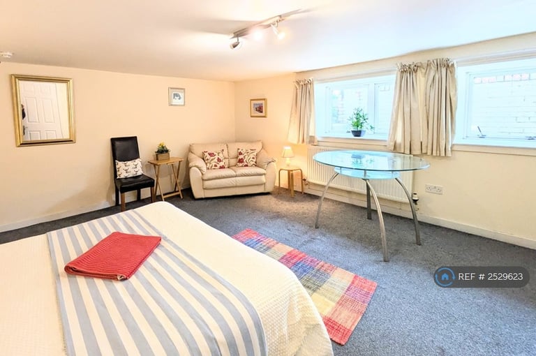 1 bedroom in Whitesands, Dumfries, DG1 (#2529623)
