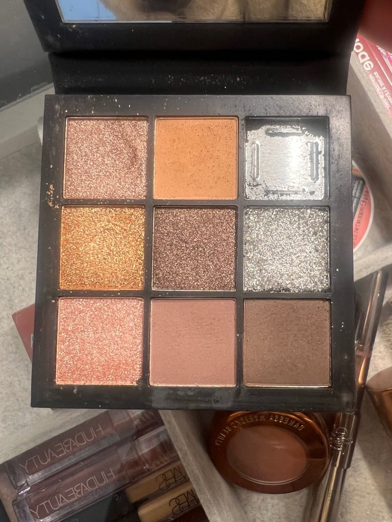 Huda Beauty - Smokey Obsessions Eyeshadow Palette