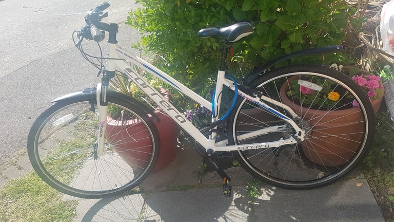 CARRERA FRONT SUSPENSION HYBRID BIKE 18" FRAME HARDLY BEEN USED