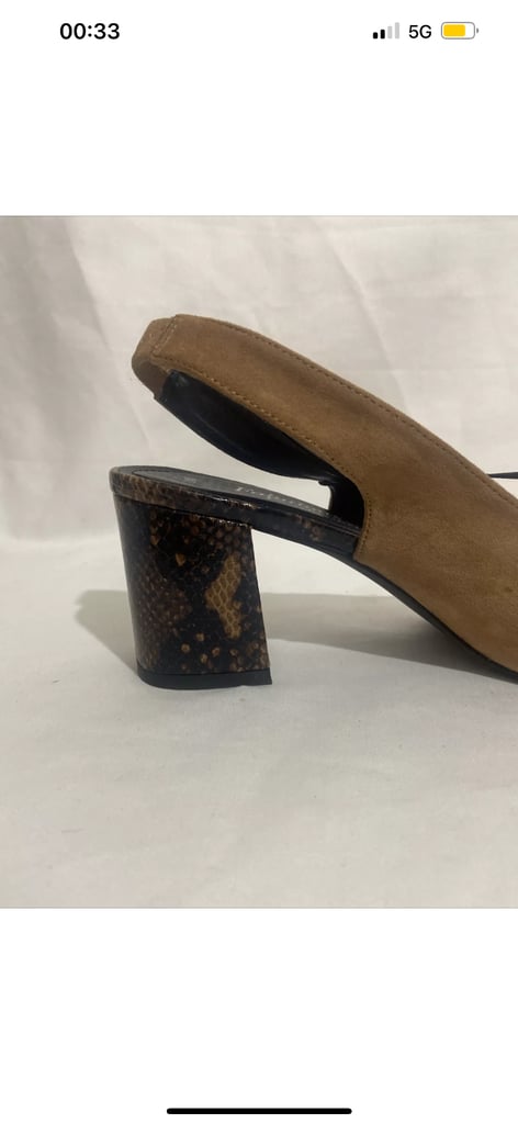 Women’s size 8 ankle boots suede tagged  