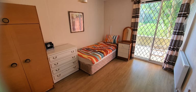 ***Room 3, Saxelby Close, Benefits Claimants Only, B14 5NX