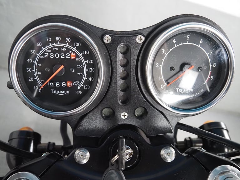 Triumph Thunderbird Sport 900 triple ,fantastic classic naked roadster 