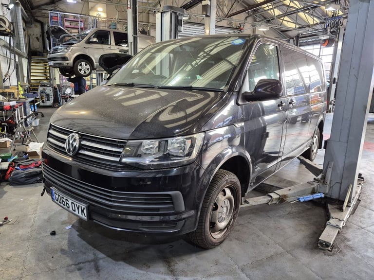 USED VOLKSWAGEN TRANSPORTER T30 TDI SHUTTLE S BMT BLACK 2017