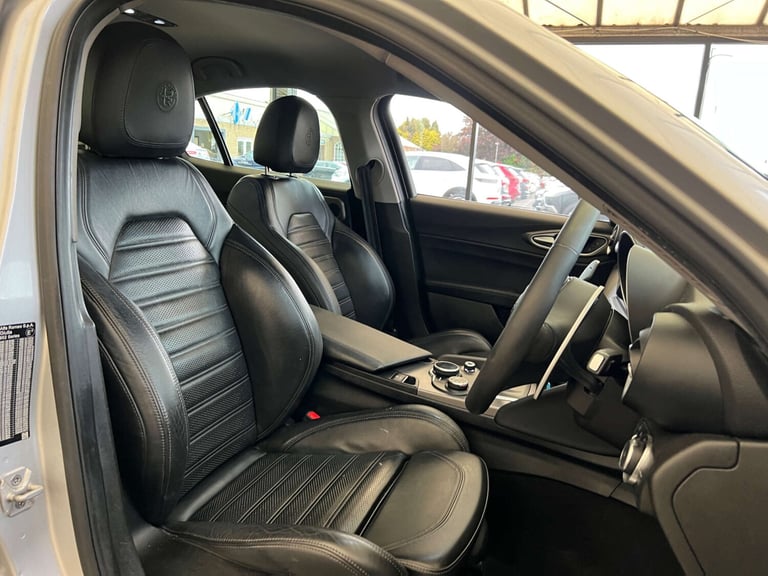 2018 Alfa Romeo Giulia 2.0 TB 280 Veloce 4dr Auto SALOON PETROL Automatic