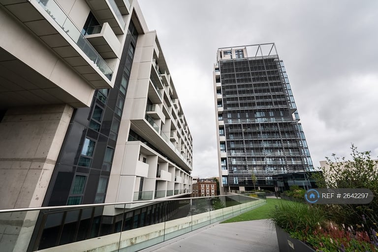 2 bedroom flat in City North East Tower, London, N4 (2 bed) (#2642297)