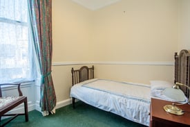 FLAT SHARE: Single room in charming property to the south of Newington – available March!