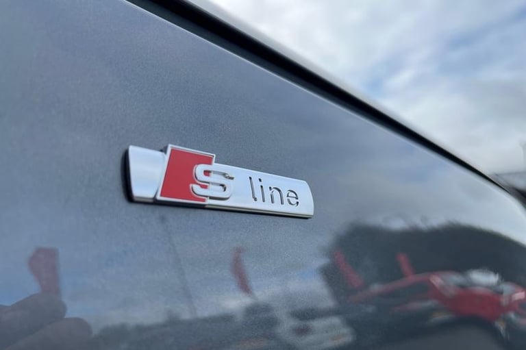 2019 Audi A4 40 TDI S Line 5dr S Tronic ** Paddle Shifters - Bluetooth / USB Connection Estate Di...