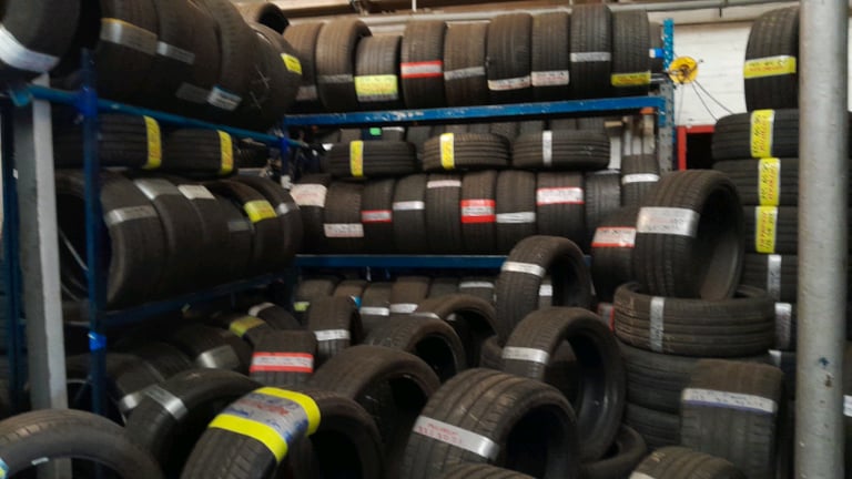 225 40 19s Bridgestone 7mm tread only £45 FREEfitting&balance opn7days