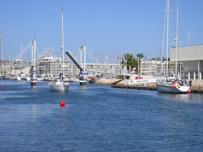 ALGARVE APARTMENT TO RENT WITH POOL CLOSE TO BEACH FOR HOLIDAYS IN PORTUGAL LONG-TERM WINTER LETS