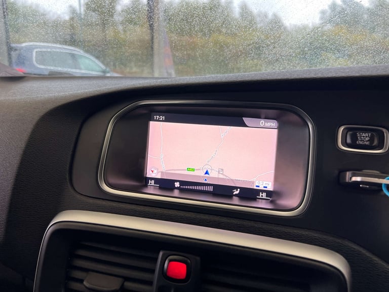 2018 Volvo V40 D3 [4 Cyl 150] Momentum Nav Plus 5dr Geartronic HATCHBACK DIESEL Automatic
