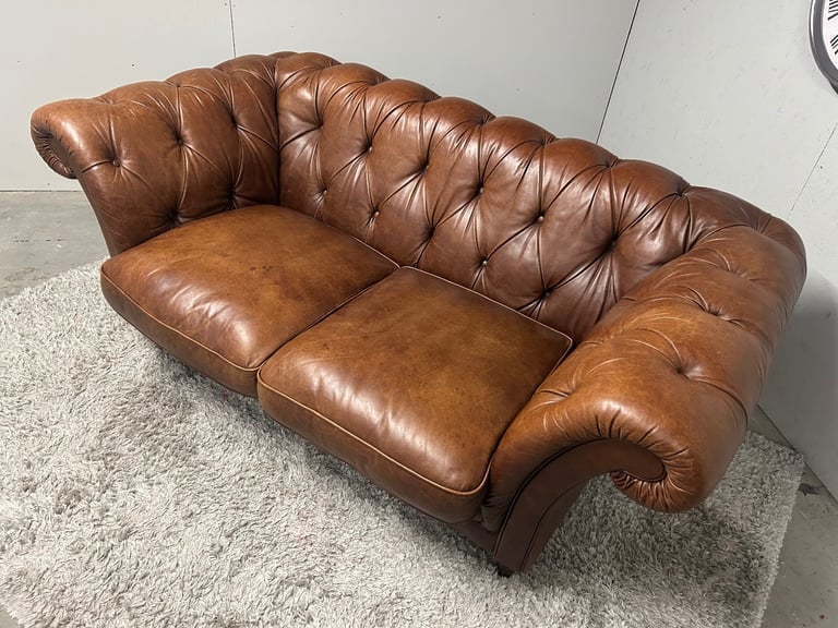 LAURA ASHLEY HUDSON NATURALLY DISTRESSED LEATHER SOFA DELIVERY AVAILABLE 🚚