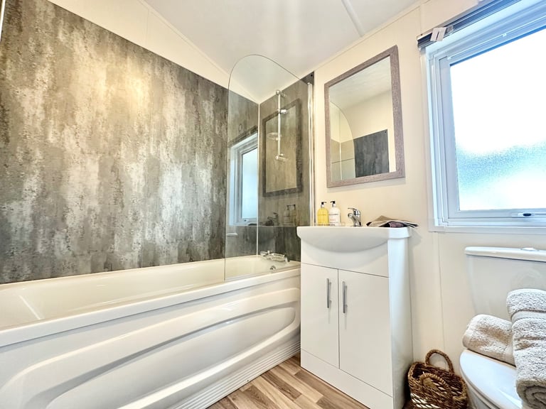 Luxury Static Lodge For Sale NOW REDUCED FOR QUICK SALE Suffolk Coast 11.5 Month Season 