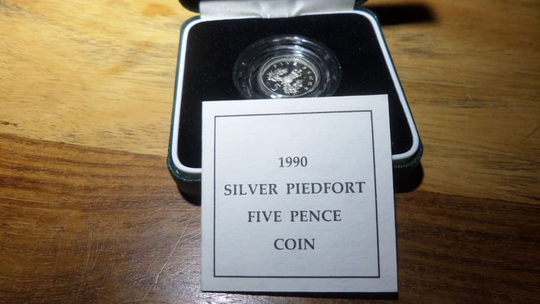 image for 1990 SILVER PIEDFORT 5P COIN.