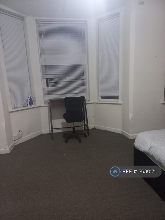 1 bedroom flat in Colwick Road, Nottingham, NG2 (1 bed) (#2630171)