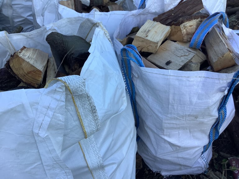 Firewood,offcuts  dry mixed wood logs Sawmill,20,00 per bag 
