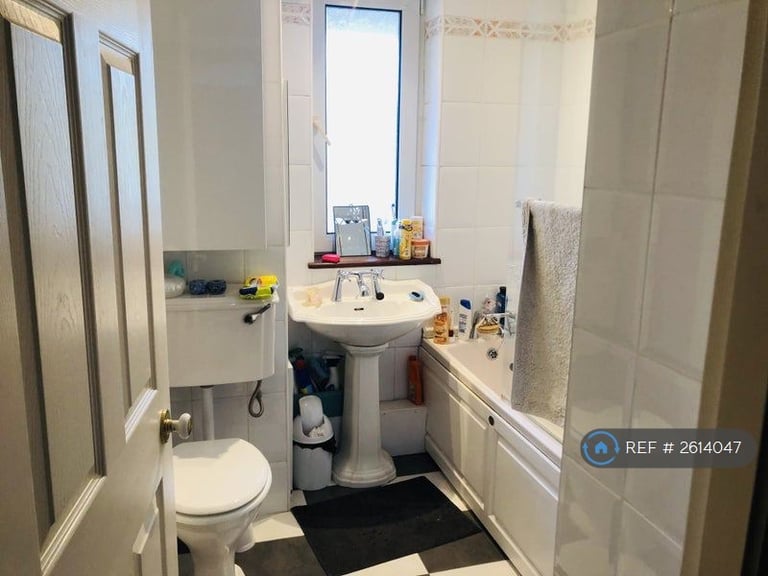 1 bedroom in Saracen Street, London, E14 (#2614047)
