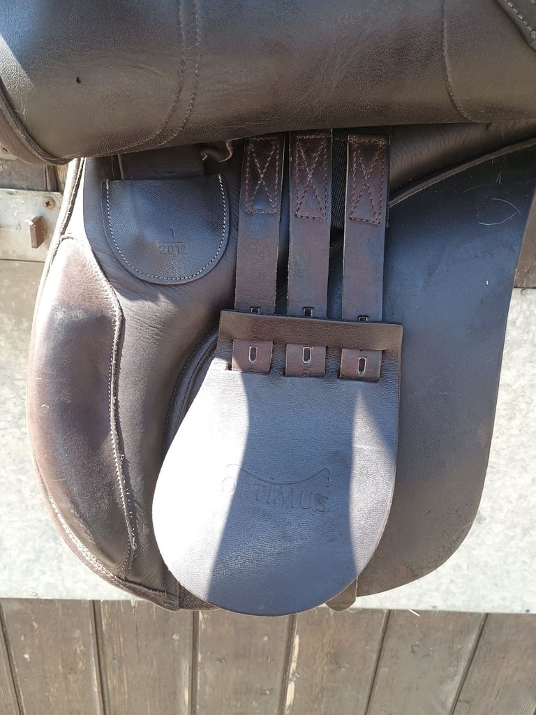 image for 17.5" shires optimus leather saddle - changeable gullet