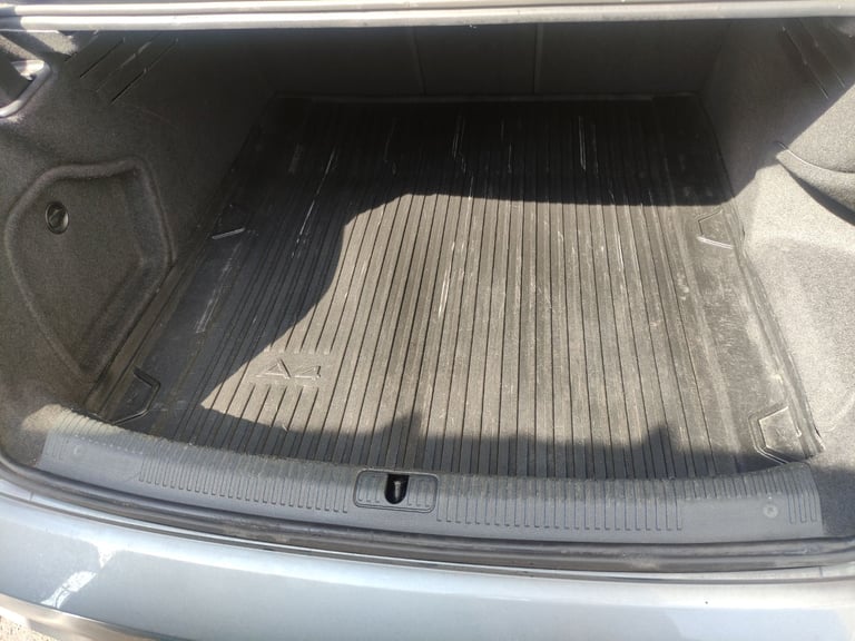 Audi, A4, Saloon, 2016, Semi-Auto, 1968 (cc), 4 doors