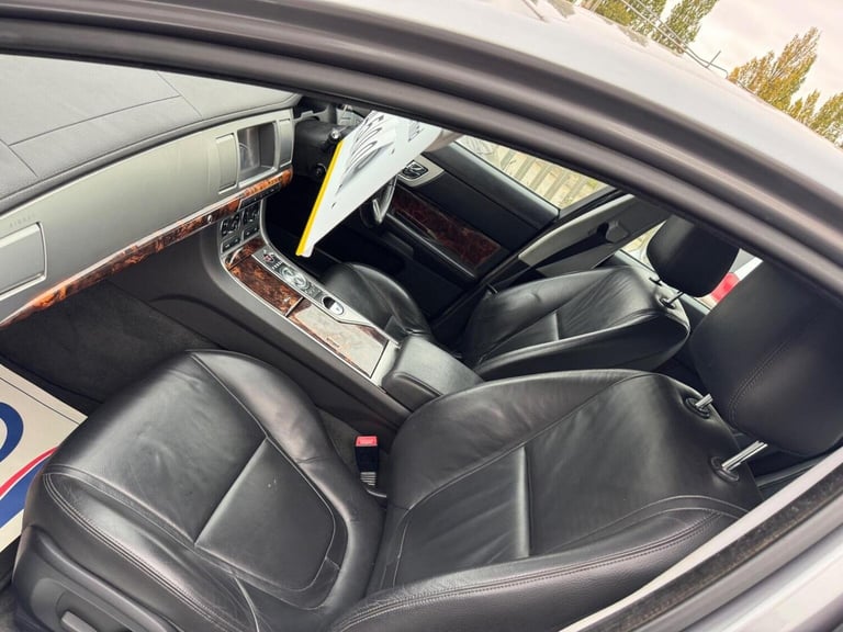 JAGUAR XF 2.2d Luxury Auto Euro 5 (s/s) 4dr 2011