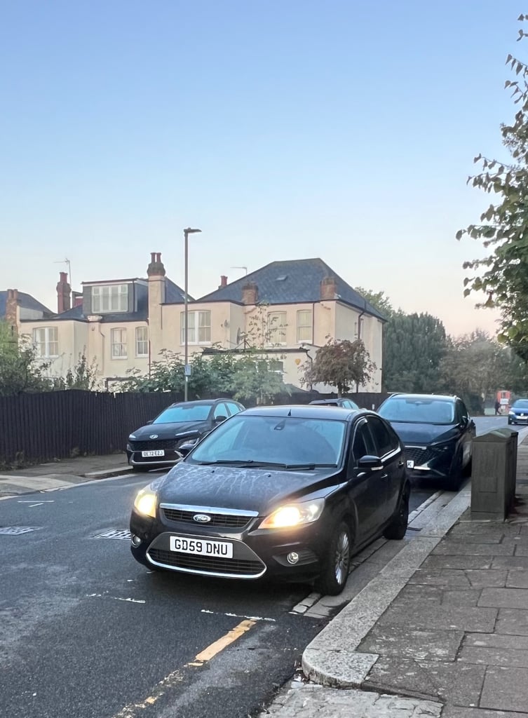 2010 Ford Focus Titanium 1.6, Petrol, Manual 