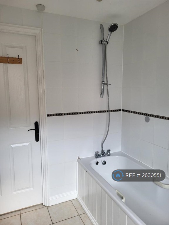 2 bedroom flat in Gainsborough Court, Sudbury, CO10 (2 bed) (#2630551)
