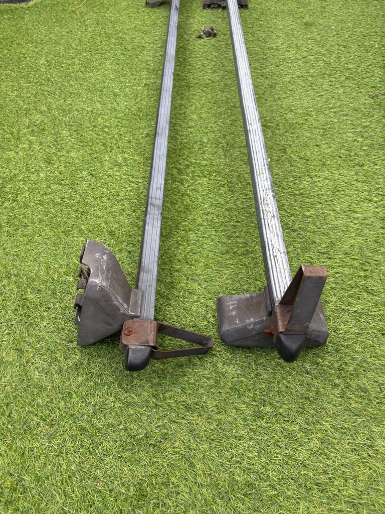 Vauxhall Vivaro roof bars 