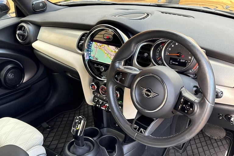 2022 MINI Hatch 1.5 Cooper Exclusive Hatchback 3dr Petrol Steptronic Euro 6 (s/s) (136 ps) HATCHB...