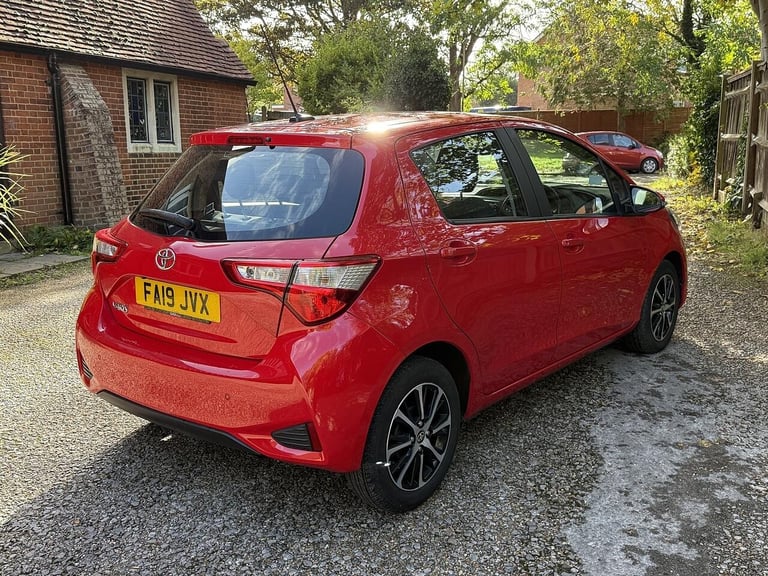 2019 Toyota Yaris 1.5 VVT-i Icon Tech Euro 6 5dr HATCHBACK Petrol Manual