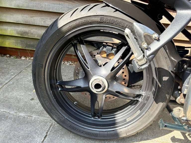 2007 / 07 Triumph Sprint 1050 £1900 Red 42803 miles.