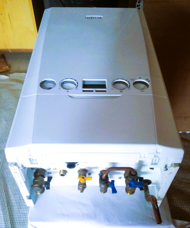 image for IDEAL Logic Plus Combination Boiler C35 GAS White Model Condensing 7.1-24.2kW Heating Plumbing
