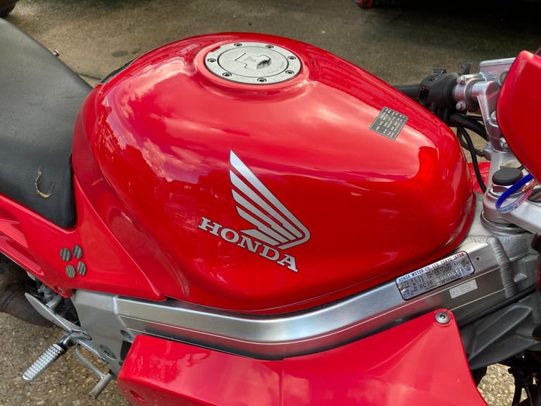 Honda VFR750 RC36 CARB MODEL (CLASSIC MOTORCYCLE) RUNNING RECOMMISSION PROJECT